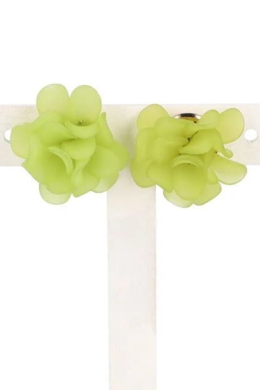 Aretes studs pétalos sold by Shasa