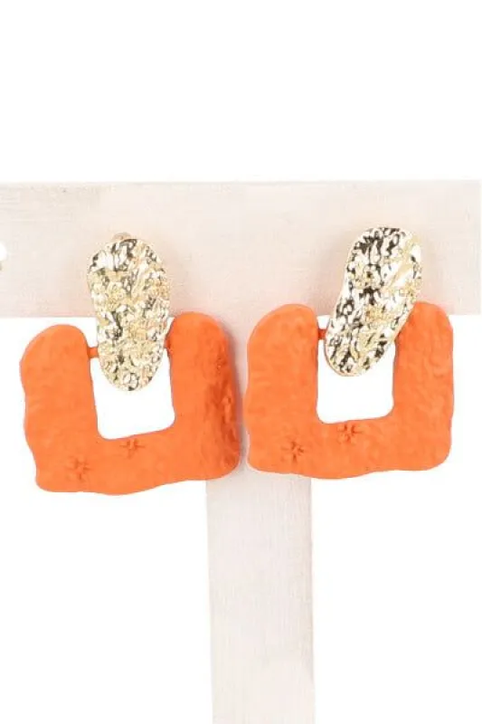 Aretes largos diseño cuadrados sold by Shasa