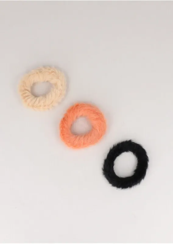 Set 3 Scrunchie Peluche sold by Shasa