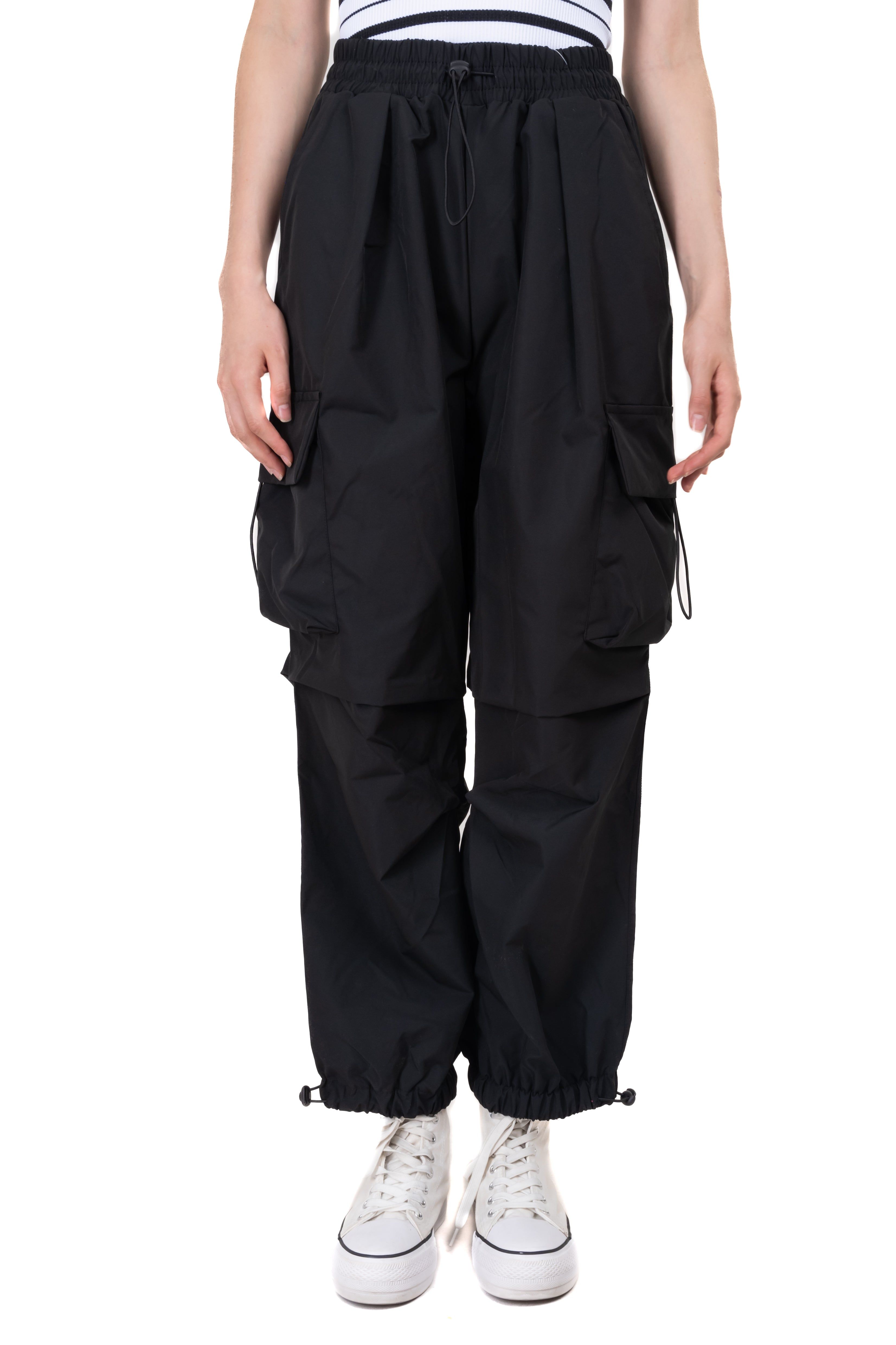 Pantalón Parachute Elásticos Bolsillos sold by Shasa