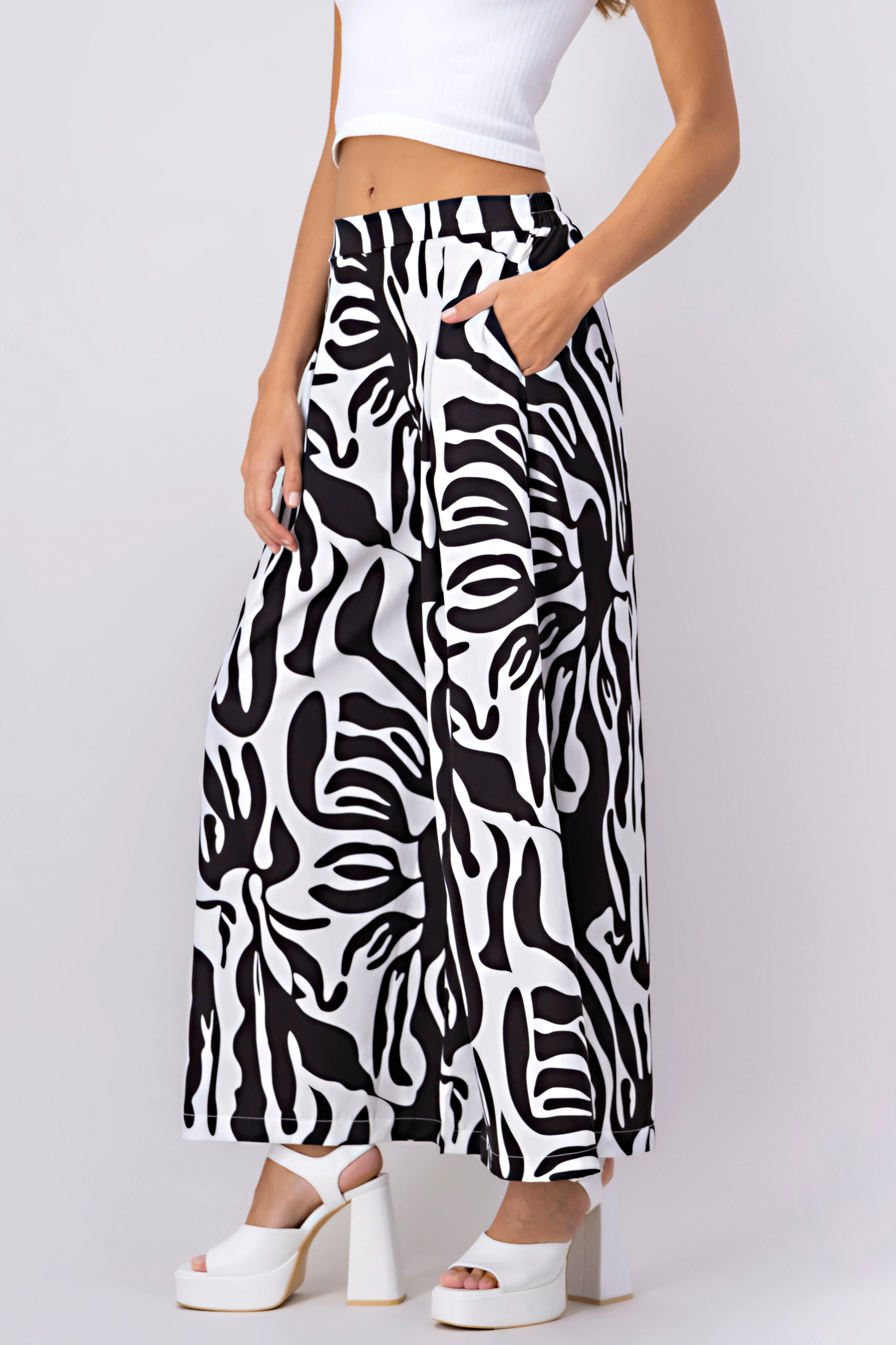 Pantalón super wide leg estampado sold by Shasa product image thumbnail 3