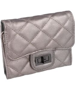 Cartera capitonada broche sold by Shasa