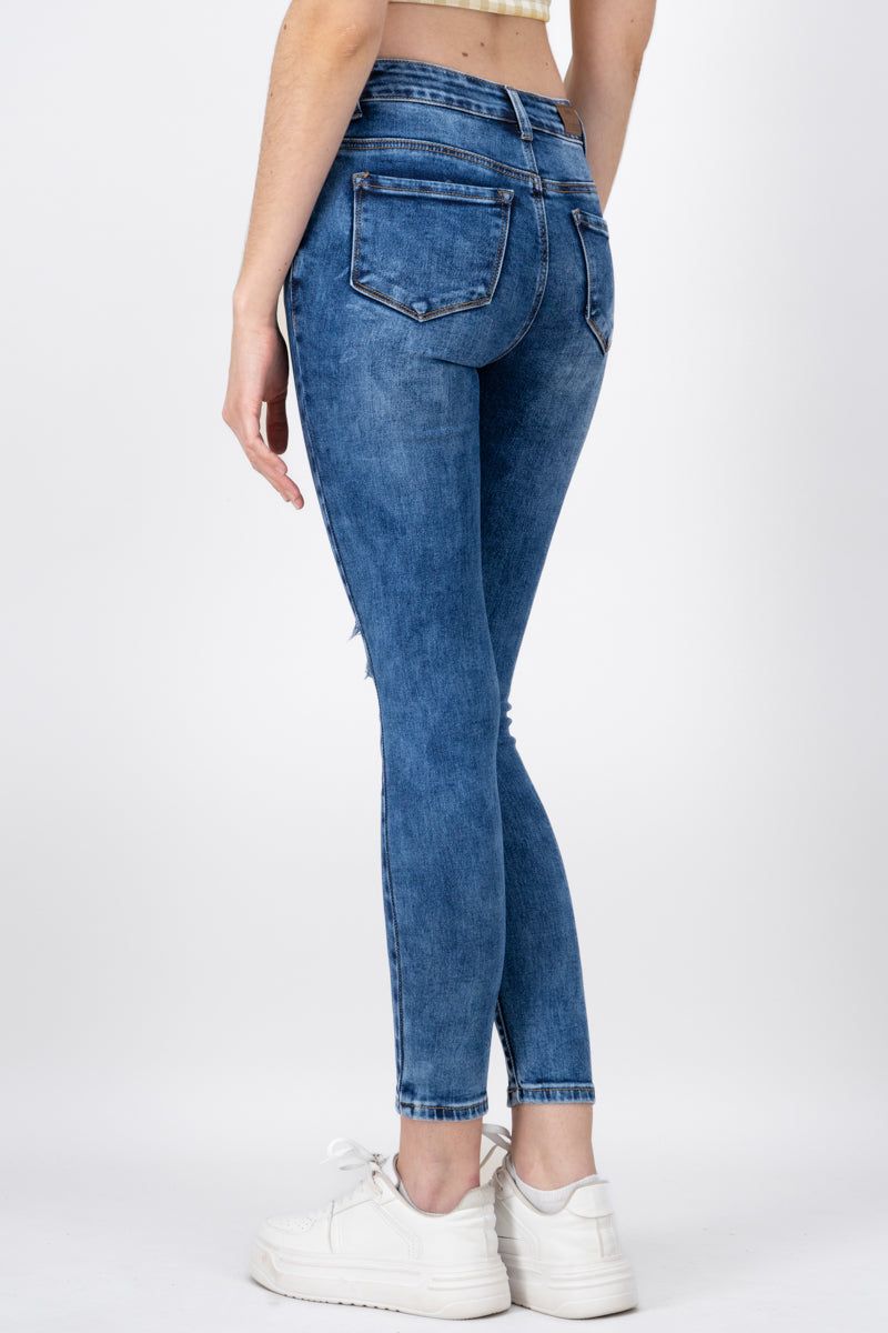 Jeans skinny destrucción en rodilla sold by Shasa product image thumbnail 4