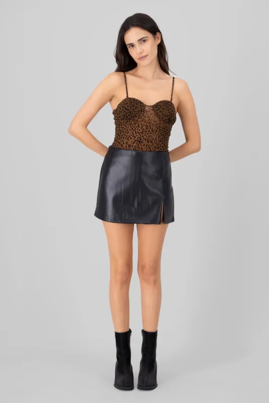 Falda short de pu mini con abertura lisa sold by Shasa