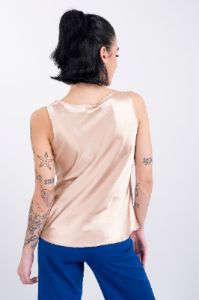 Blusa satín escote v sold by Shasa