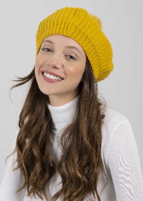 Boina tejida pompón sold by Shasa