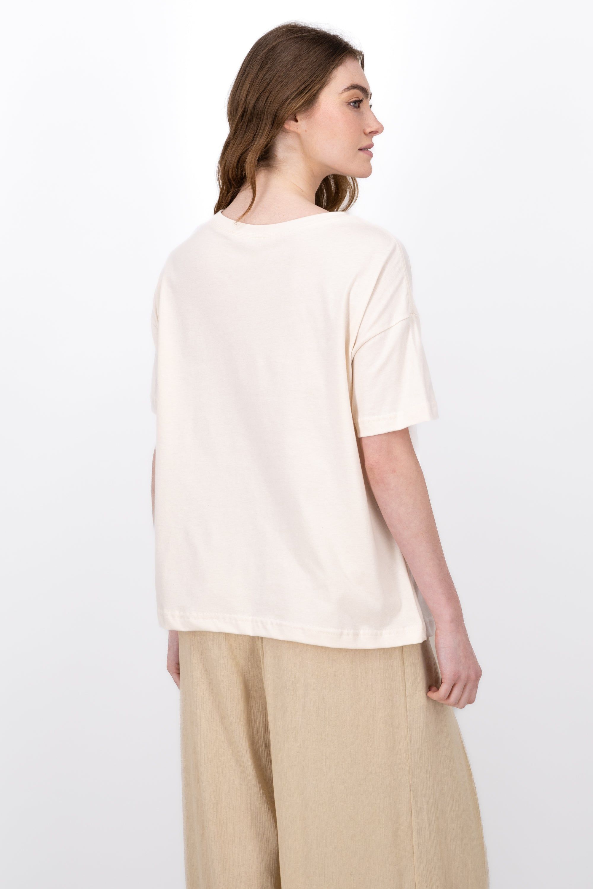 Playera Lizzie Poses sold by Shasa product image thumbnail 4