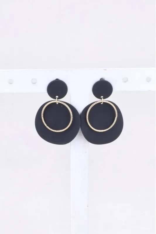 Aretes largos círculo mate sold by Shasa