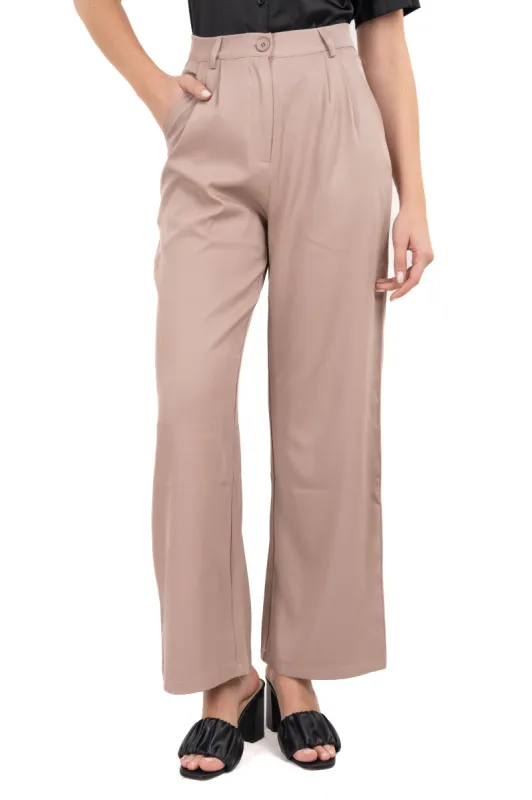 Pantalón recto liso pinzas sold by Shasa