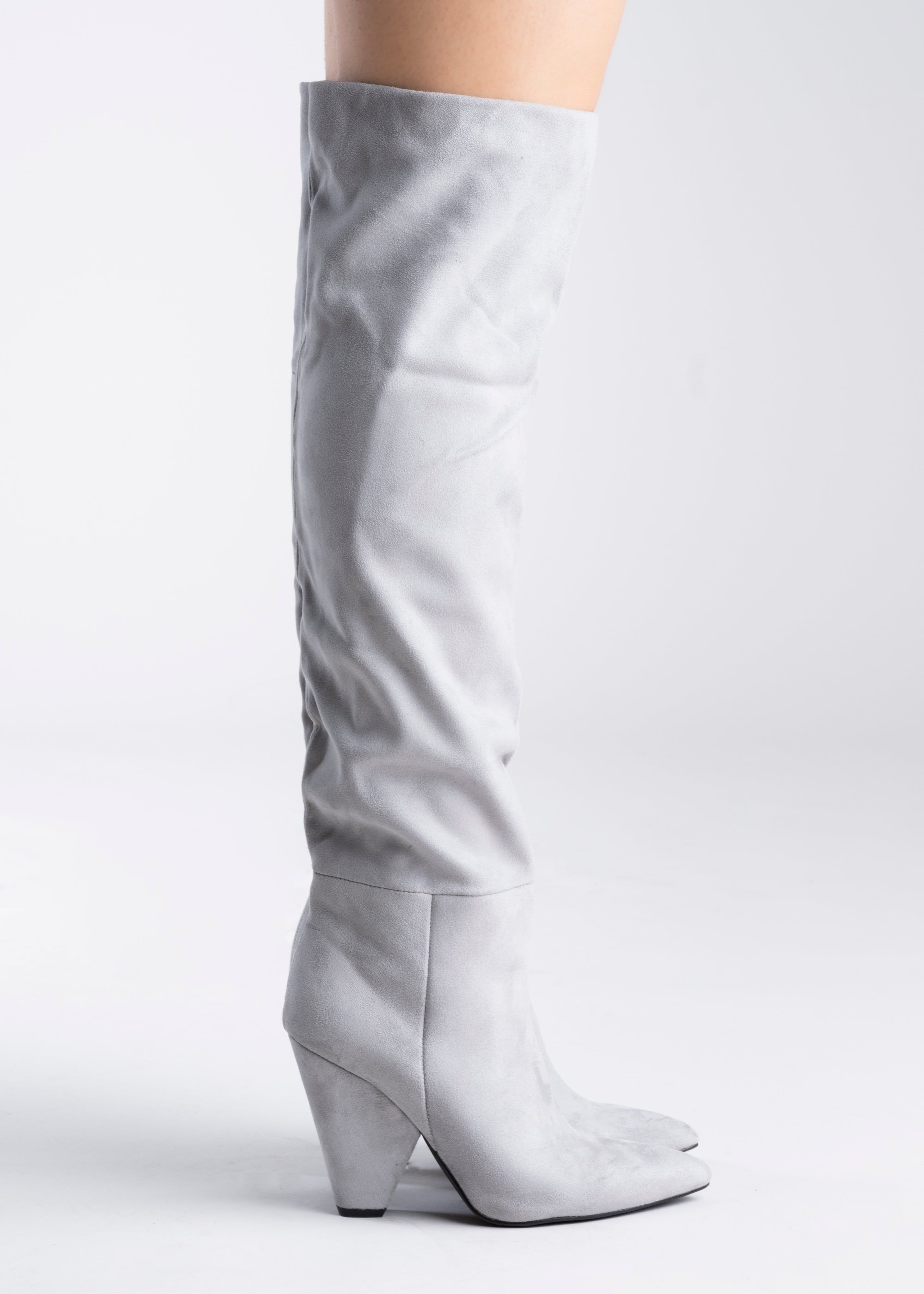 Bota larga rugosa tacón sold by Shasa