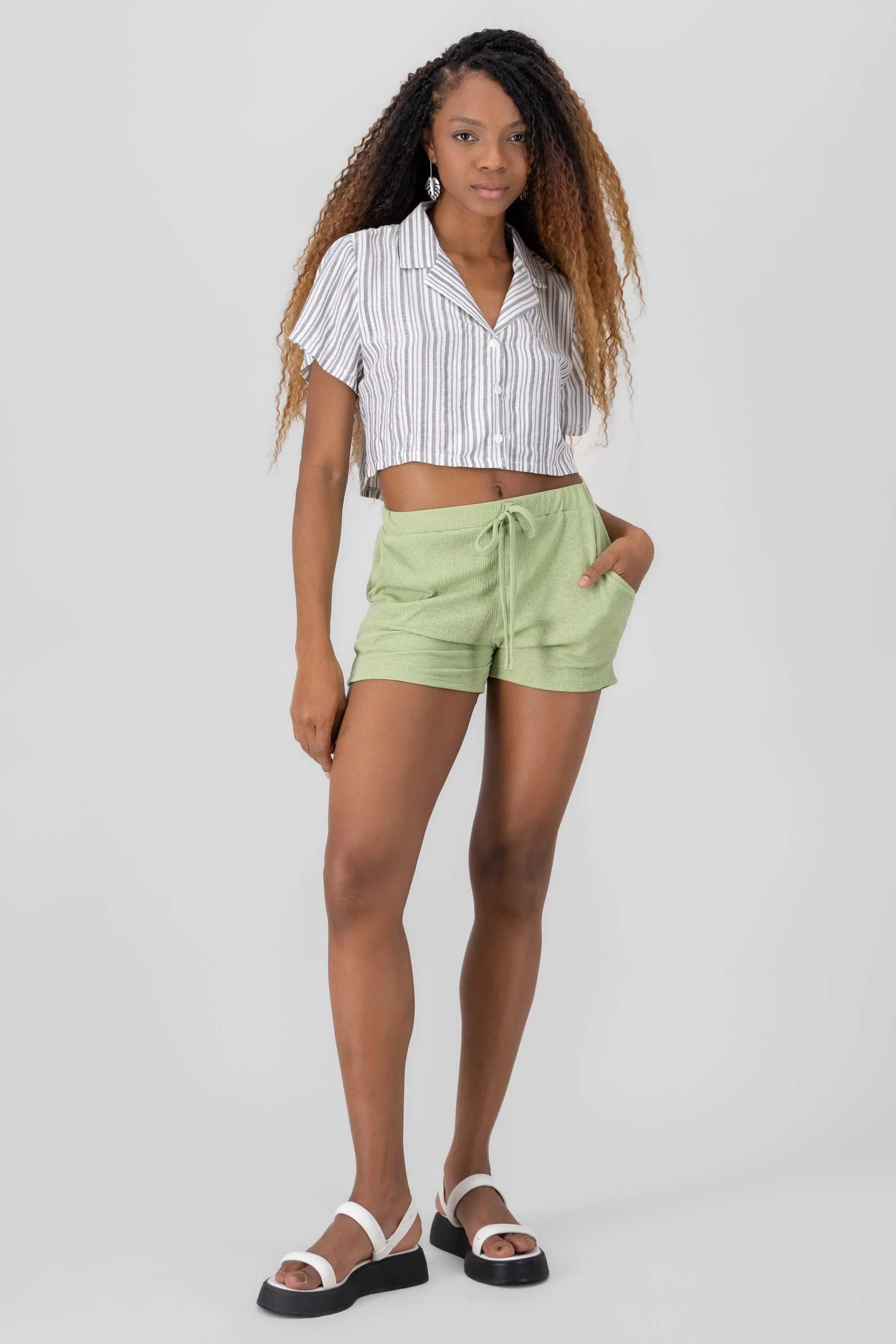 Short amplio detalle jaretas sold by Shasa