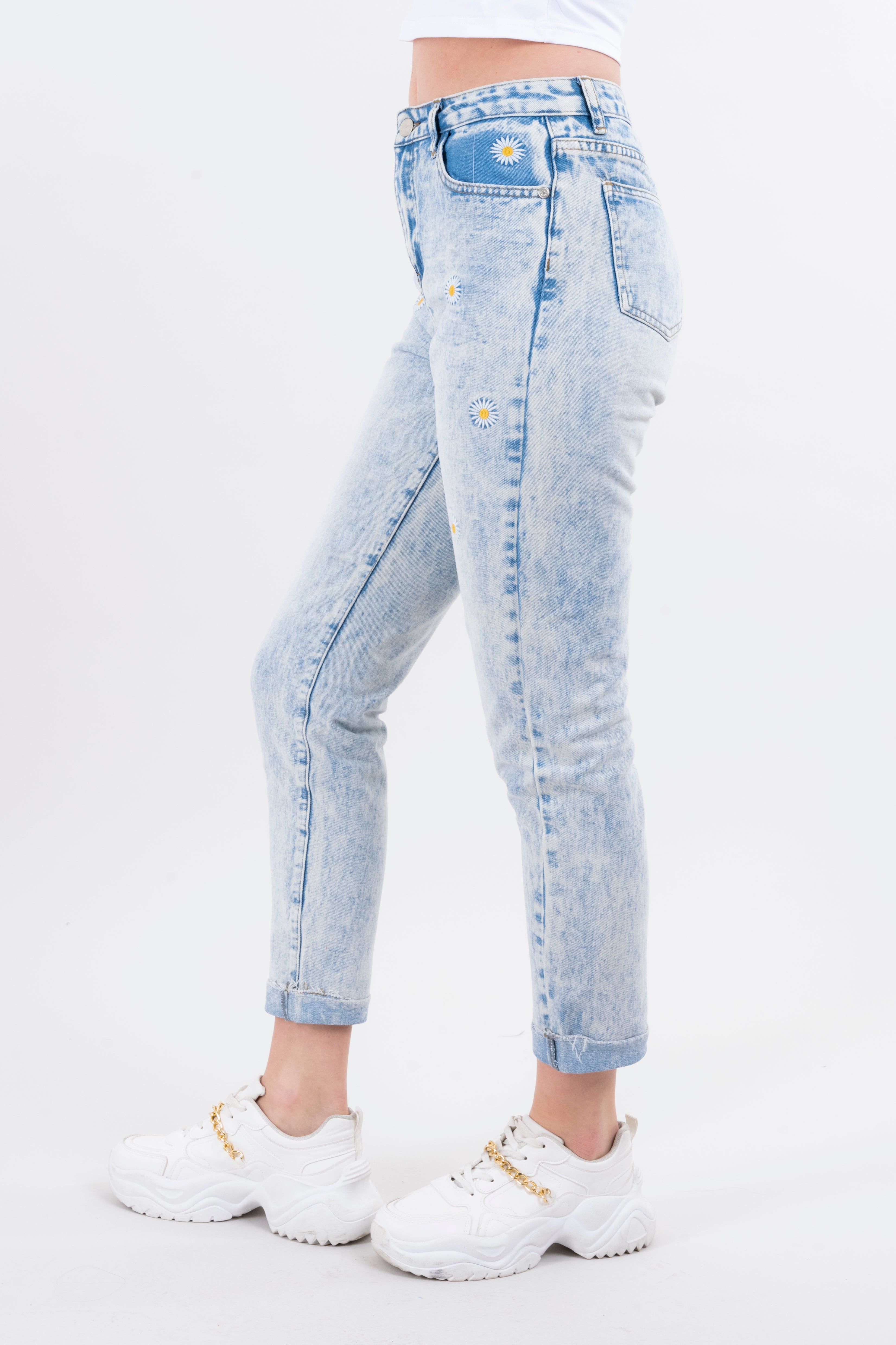 Mom jeans cintura alta bordado margaritas sold by Shasa product image thumbnail 3