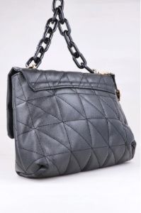 Bolso capitonado cadena sold by Shasa