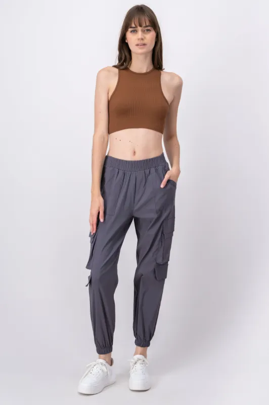 Pantalón cargo elástico sold by Shasa