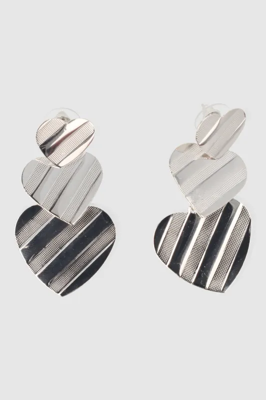 Aretes Triple Corazon Textura sold by Shasa