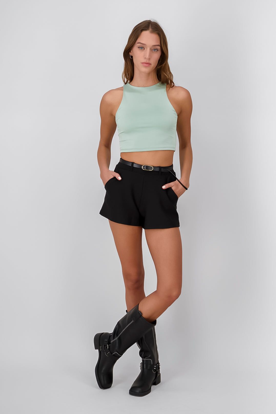 Shorts con cinturon lisos sold by Shasa