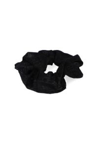 Scrunchie flores velvet sold by Shasa