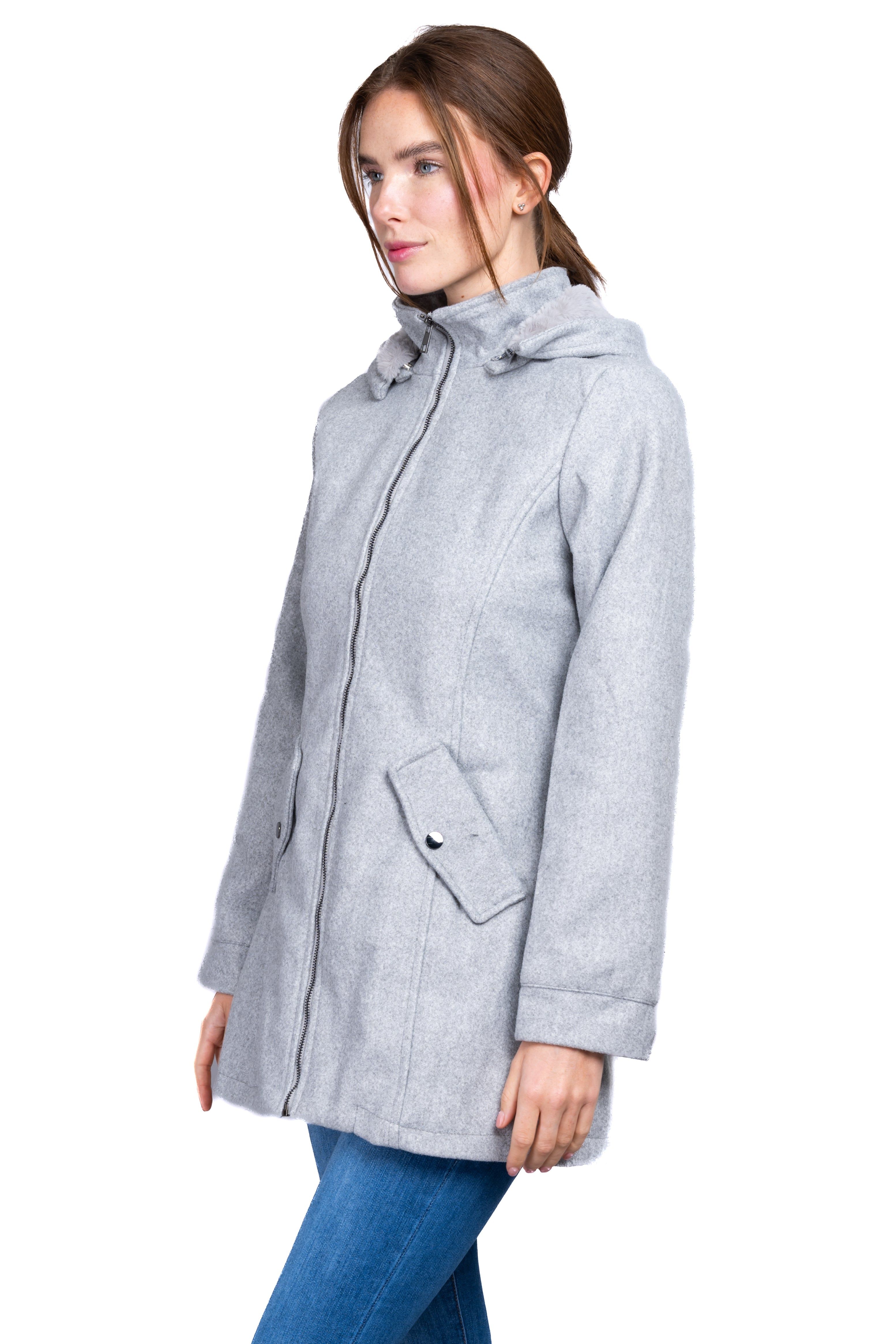 Abrigo detalle cierre sold by Shasa product image thumbnail 3