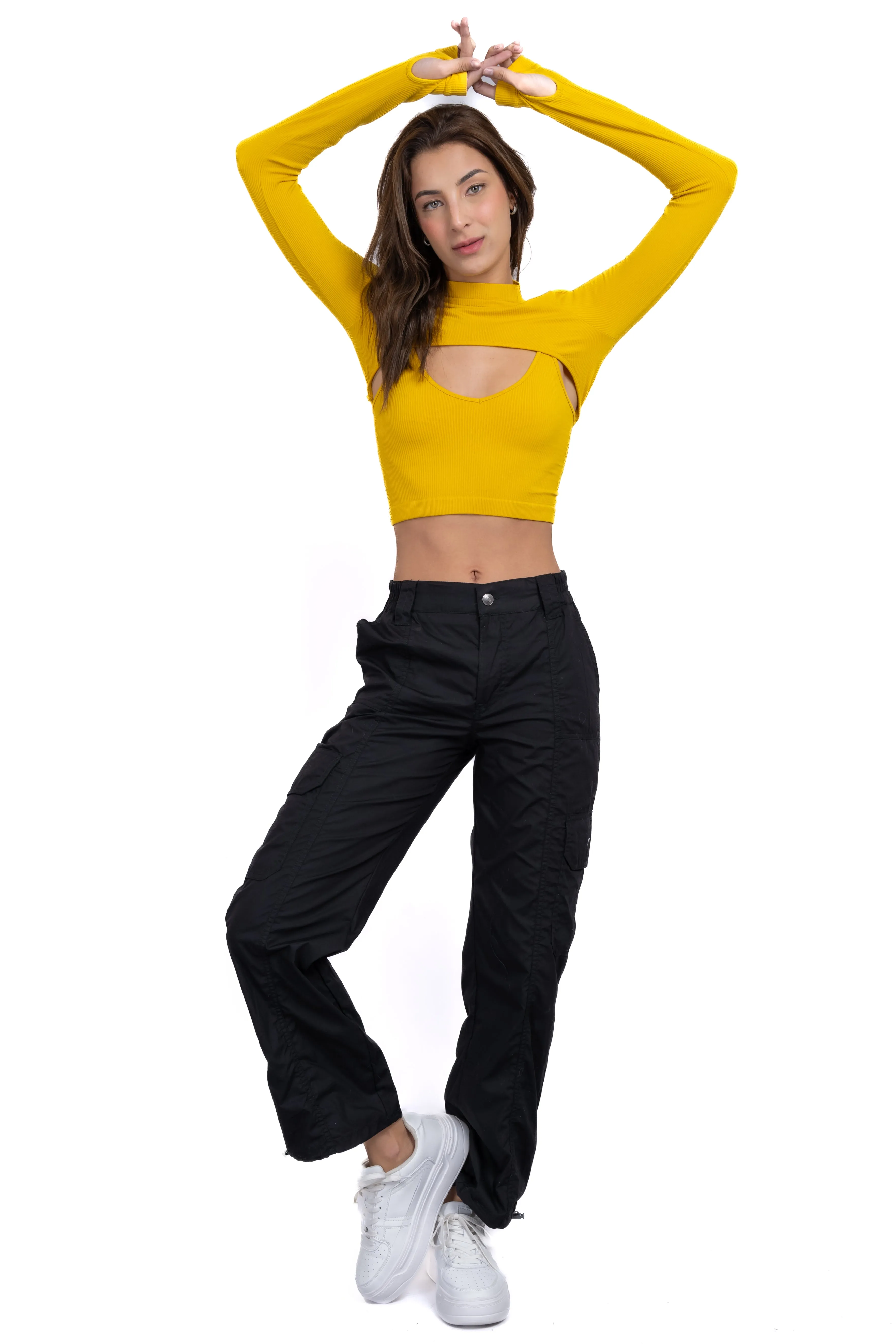 Pantalon cargo liso sold by Shasa