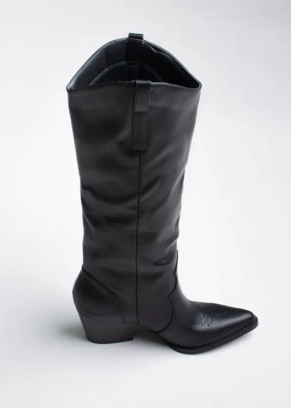 Bota vaquera larga gamuza sold by Shasa