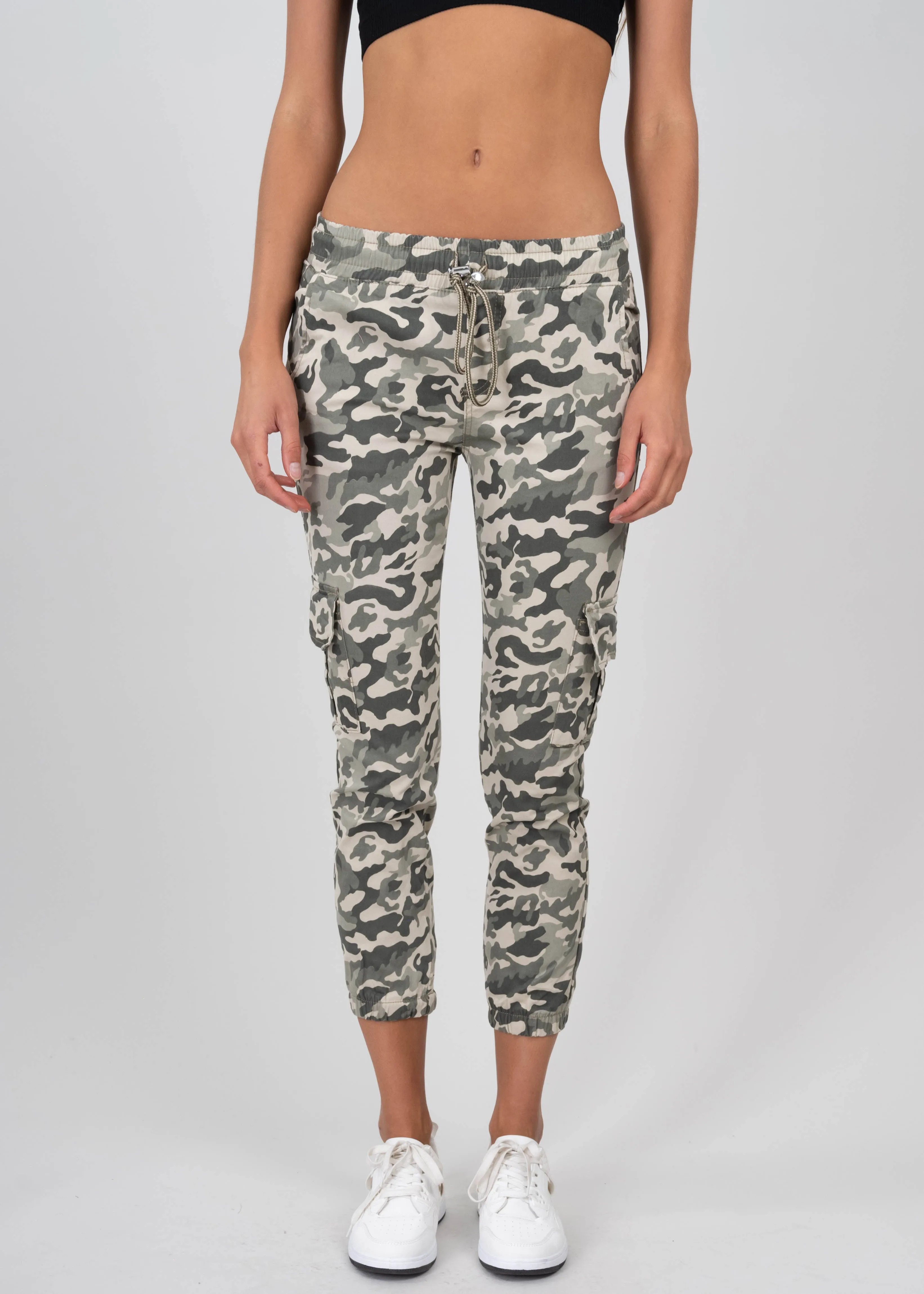 Jeans cargo cintura alta camuflaje cordón sold by Shasa product image thumbnail 2