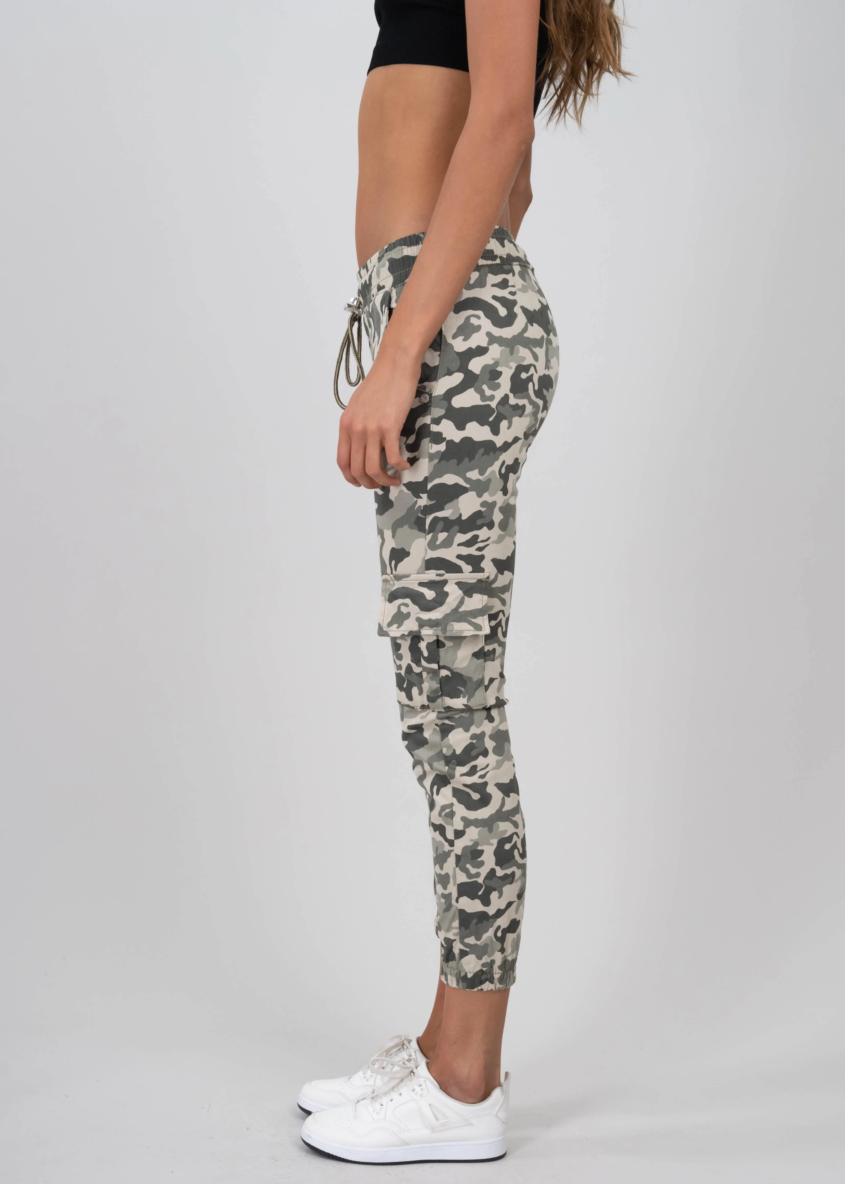 Jeans cargo cintura alta camuflaje cordón sold by Shasa product image thumbnail 3