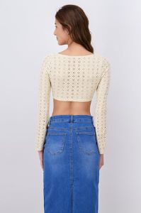 Top Crop Eyelets Manga Larga sold by Shasa