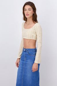 Top Crop Eyelets Manga Larga sold by Shasa
