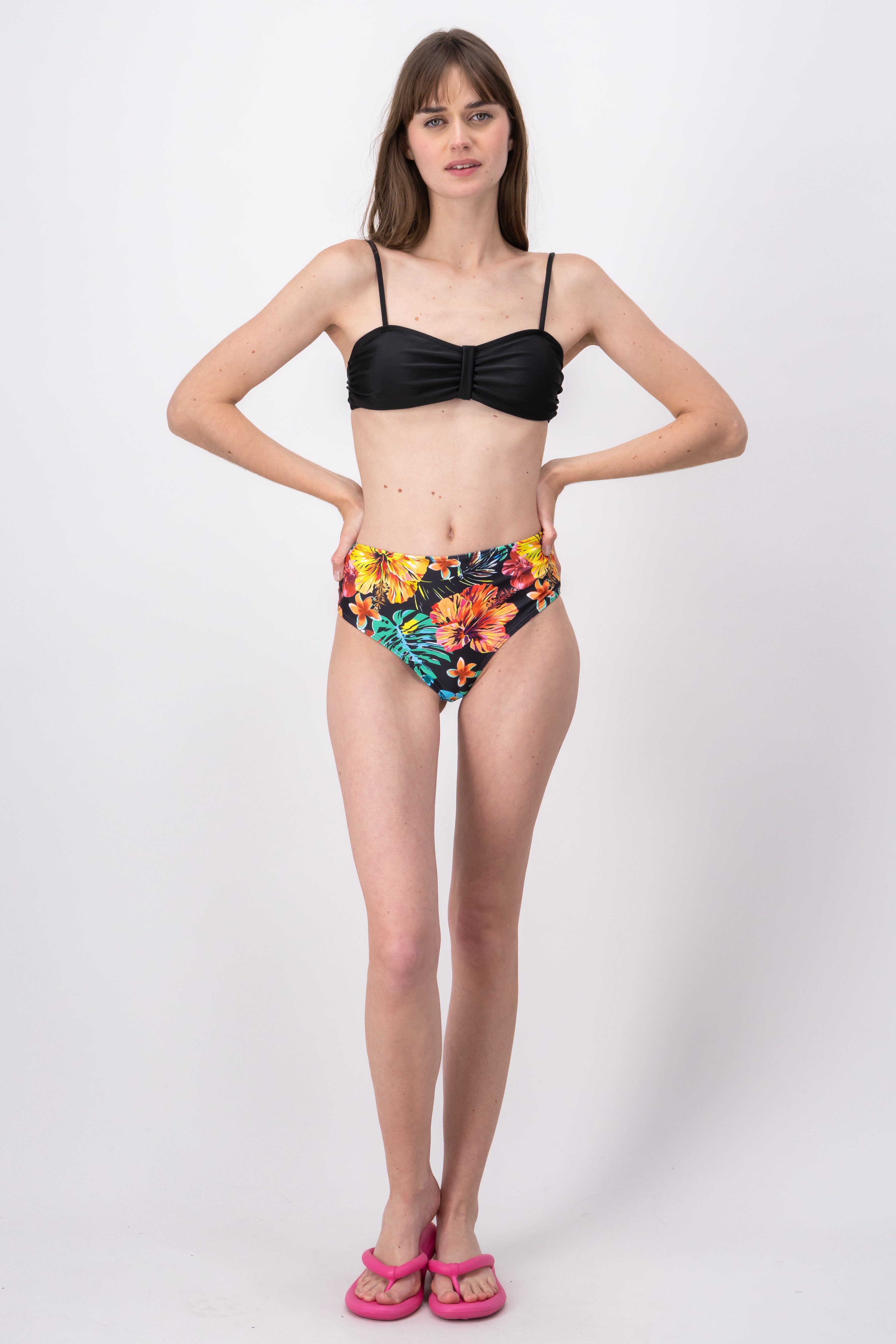 Traje de baño cintura alta sold by Shasa