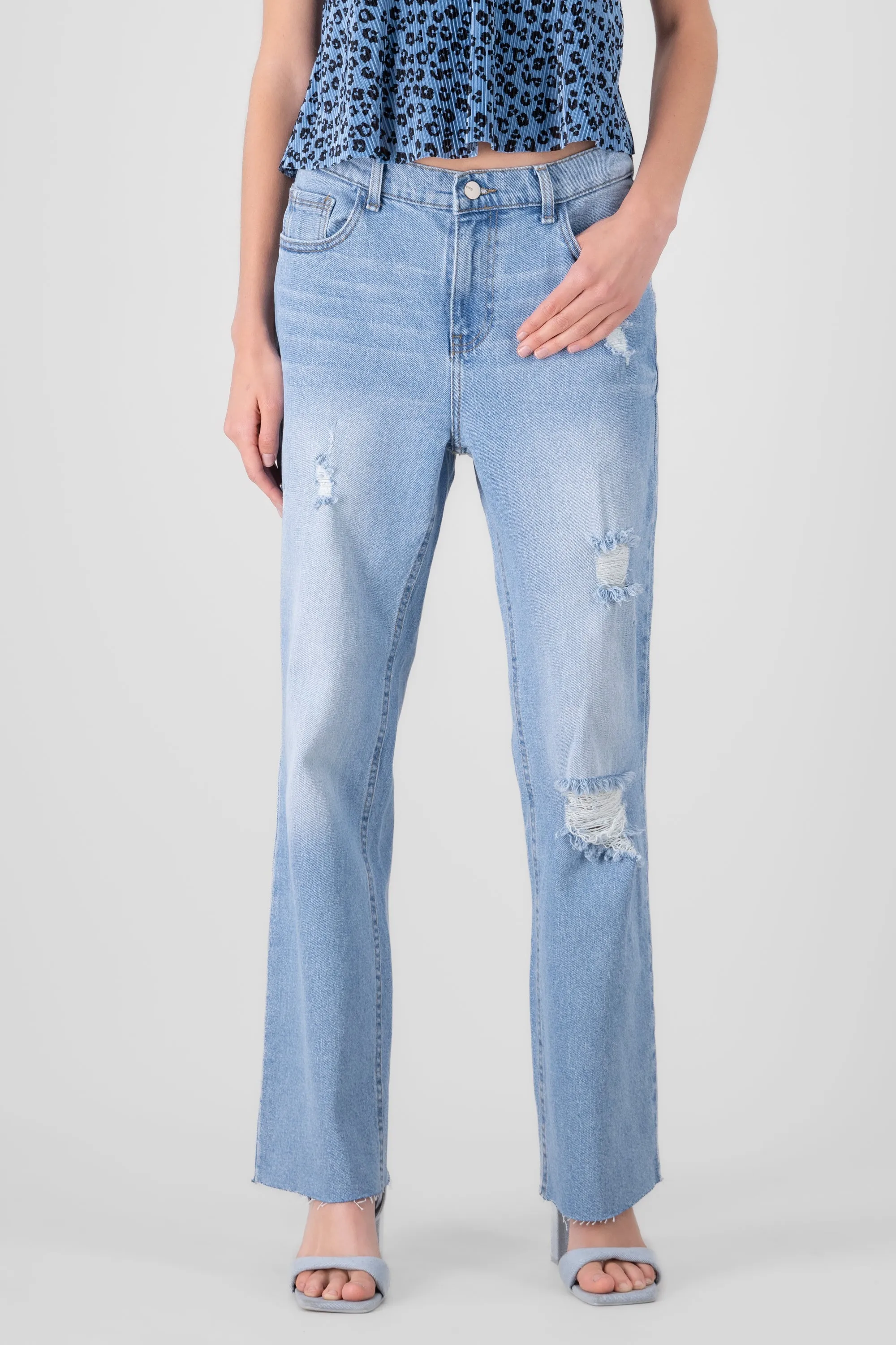 Jeans straight con destrucciones sold by Shasa product image thumbnail 2