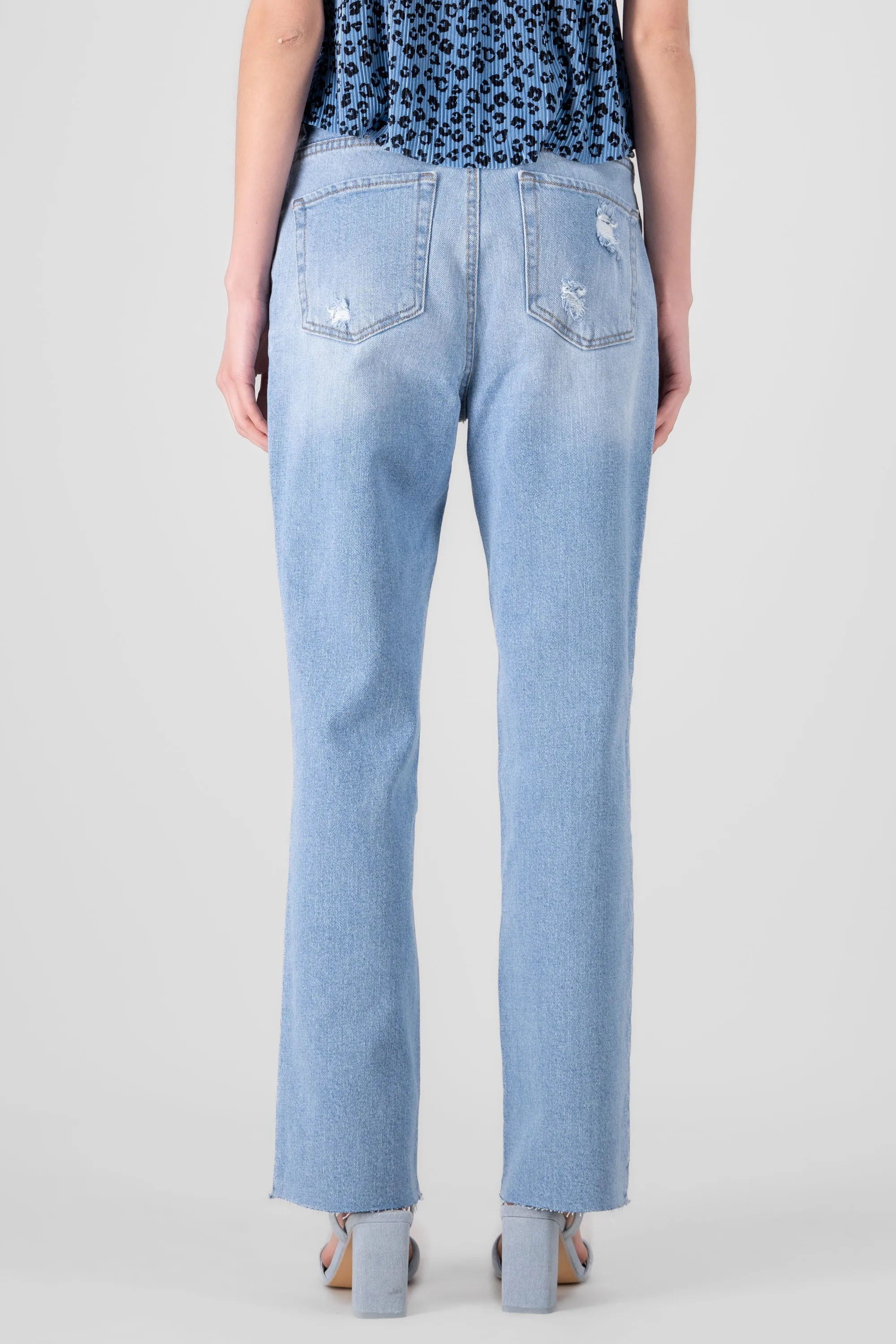 Jeans straight con destrucciones sold by Shasa product image thumbnail 4