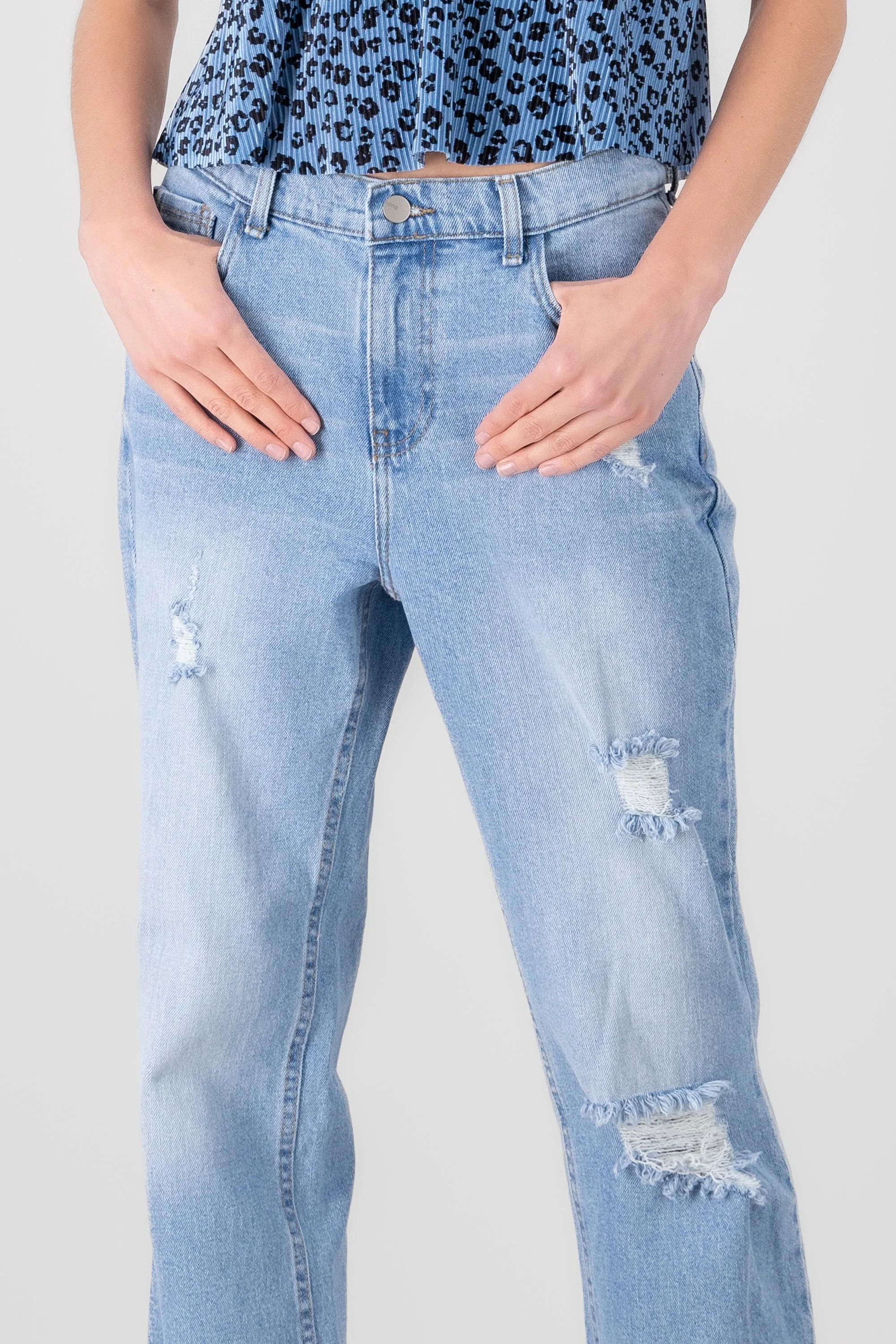 Jeans straight con destrucciones sold by Shasa product image thumbnail 5