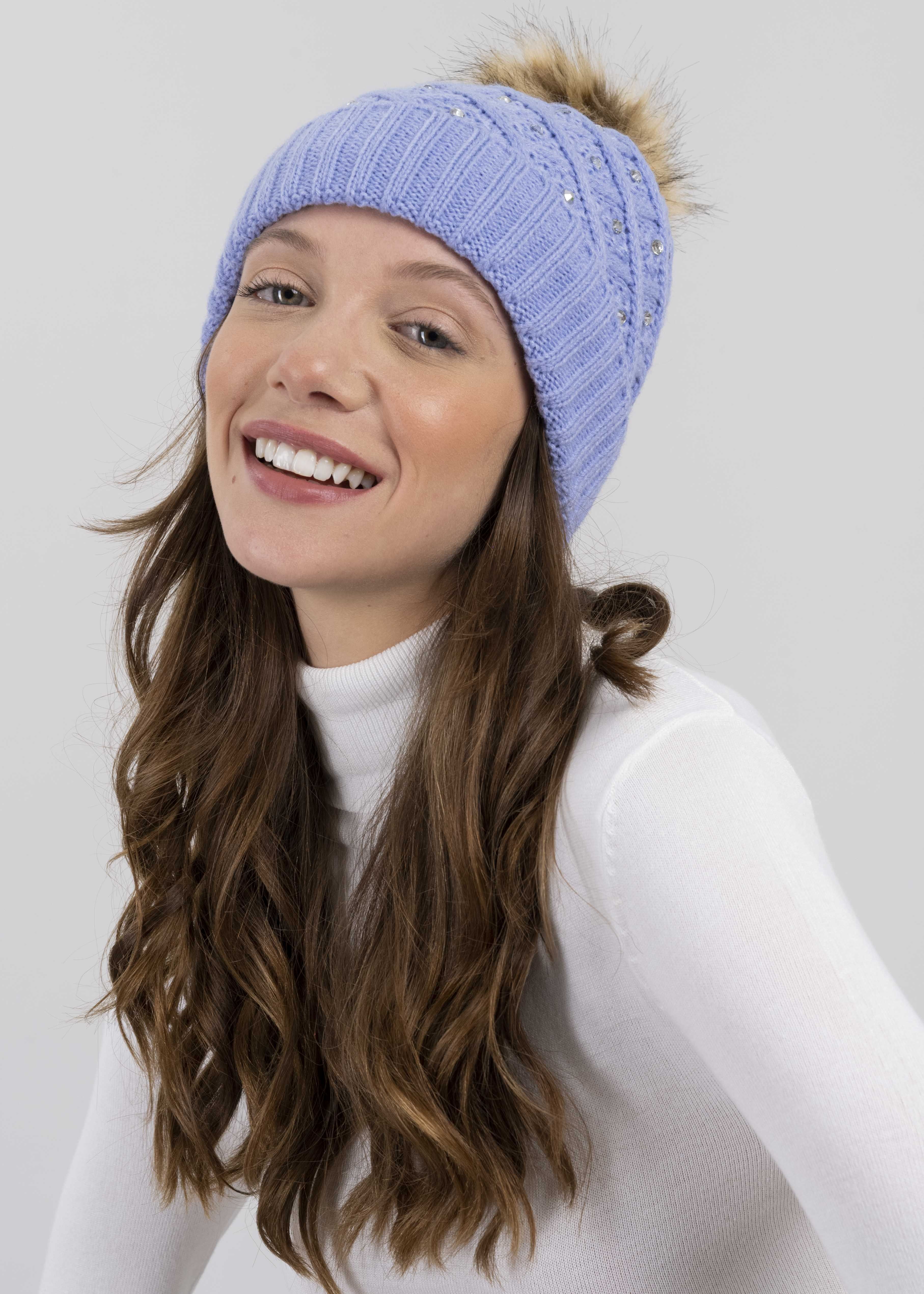 Gorro tejido brillos sold by Shasa