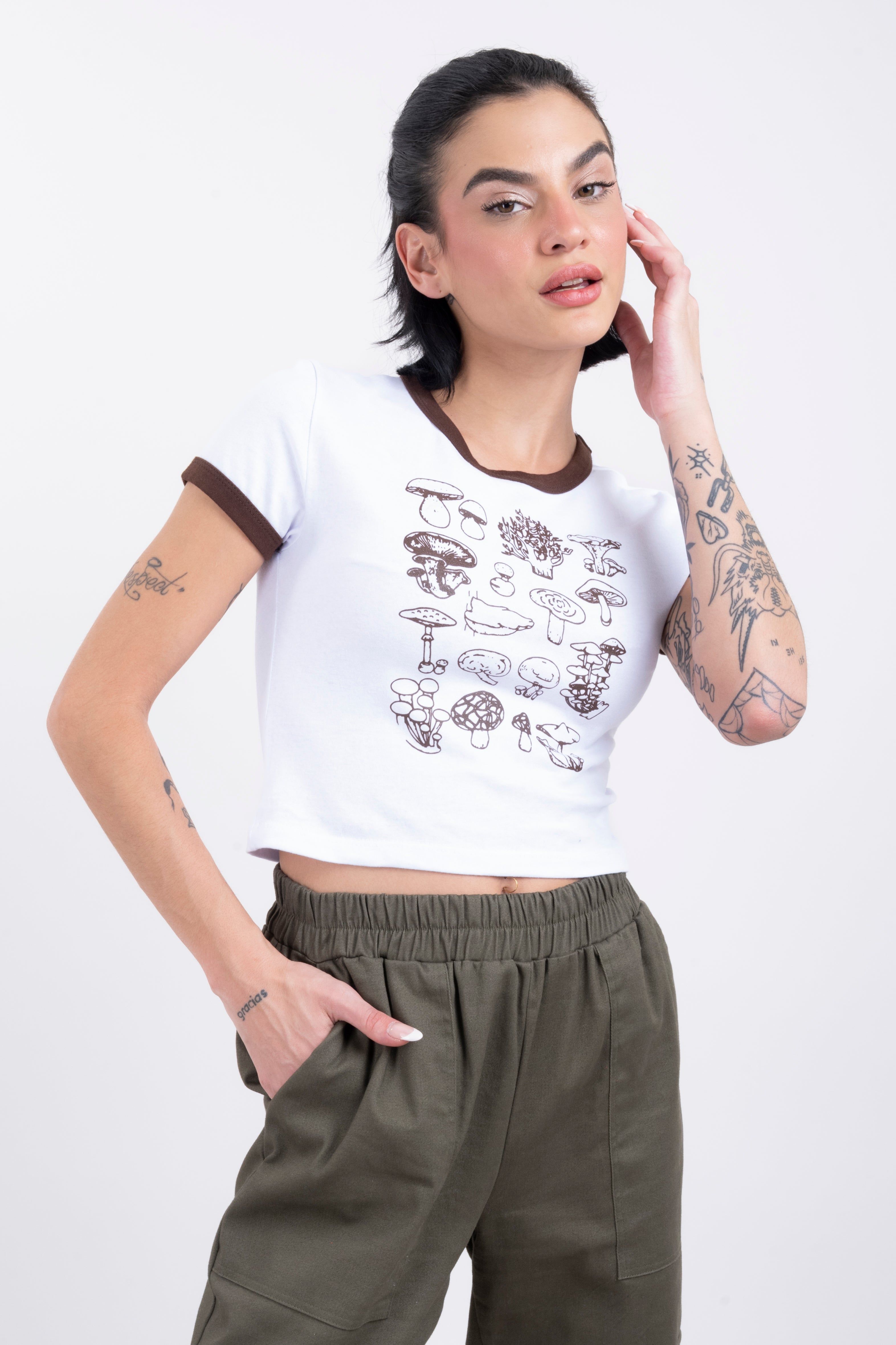 Playera crop estampado hongos sold by Shasa