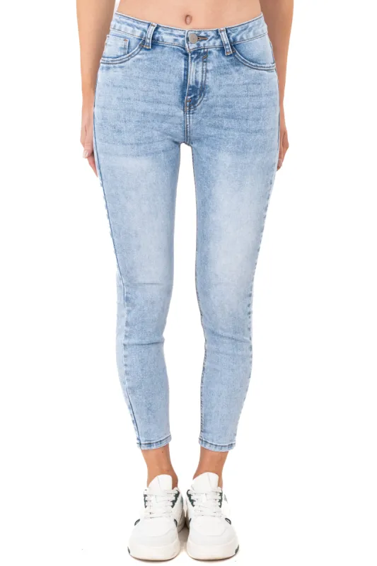 Jeans skinny efecto deslavado sold by Shasa