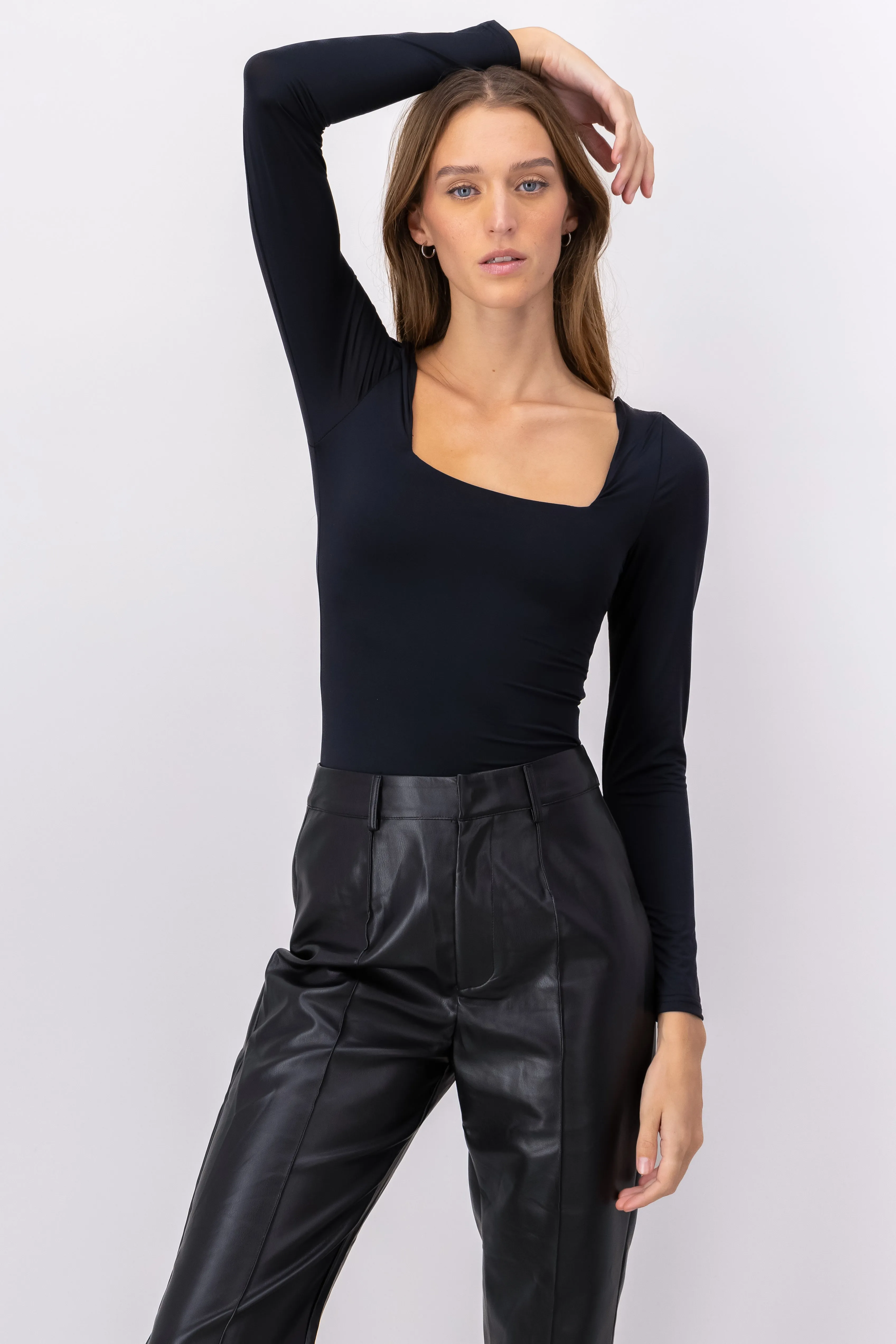 Body manga larga escote cuadrado sold by Shasa