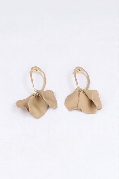 Aretes Colgantes Pétalos sold by Shasa
