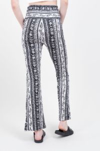 Pantalon acampanado estampado tribal sold by Shasa