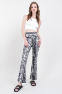Pantalon acampanado estampado tribal sold by Shasa