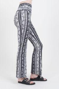 Pantalon acampanado estampado tribal sold by Shasa
