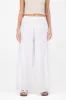 Pantalon amplio con costuras sold by Shasa
