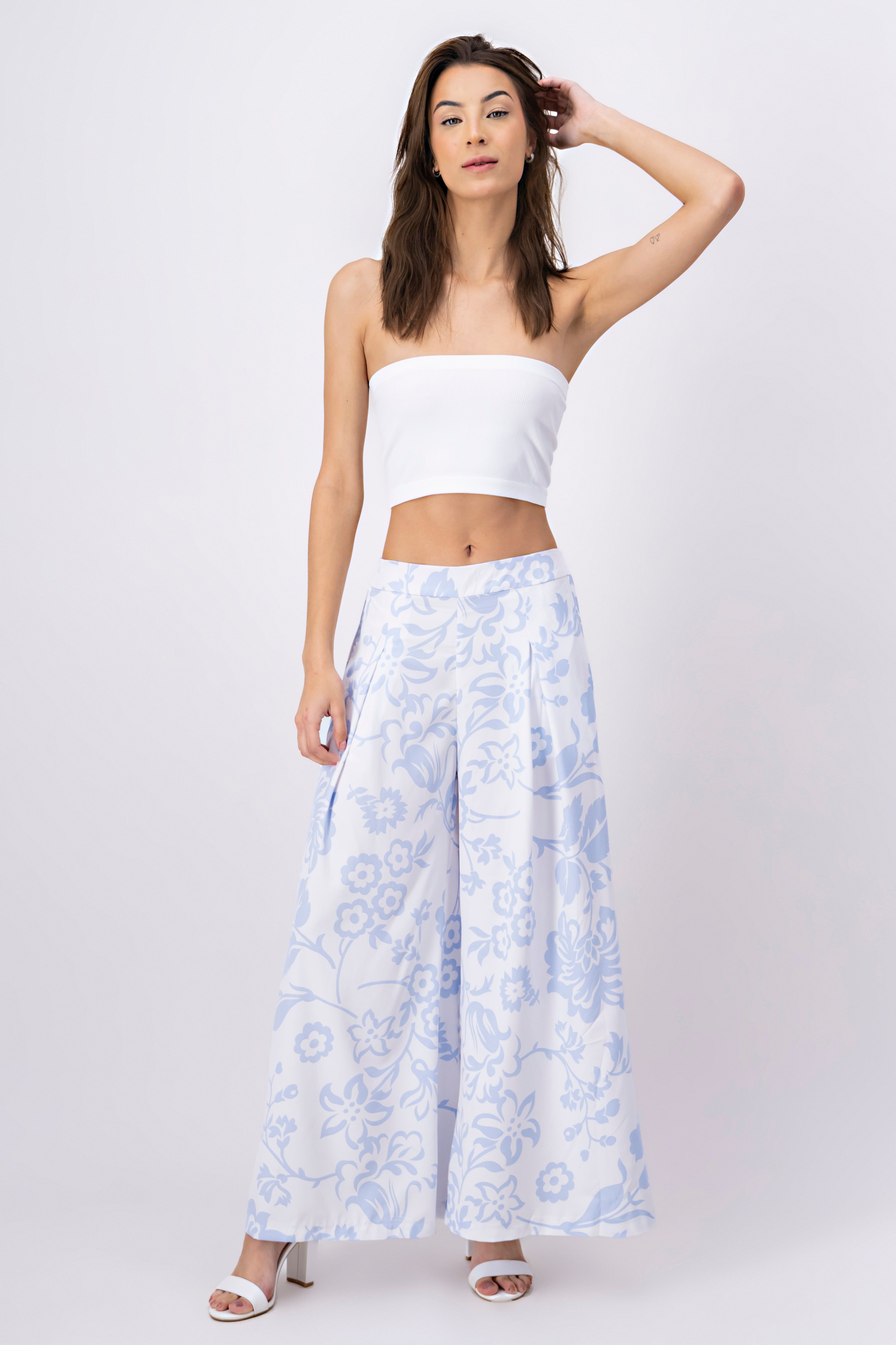 Pantalon amplio detalle pinzas sold by Shasa