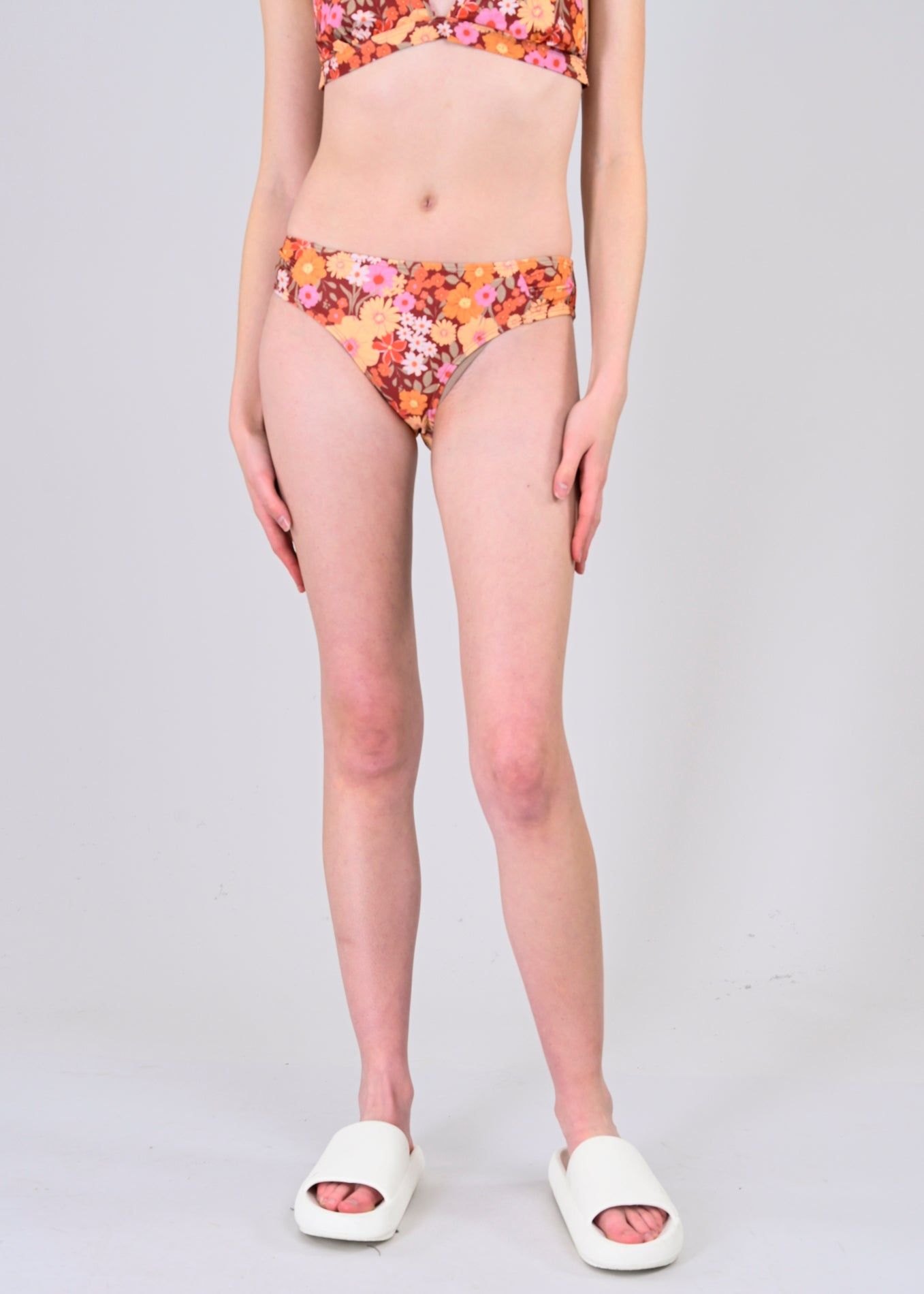Bikini parte baja estampado flores sold by Shasa product image thumbnail 2