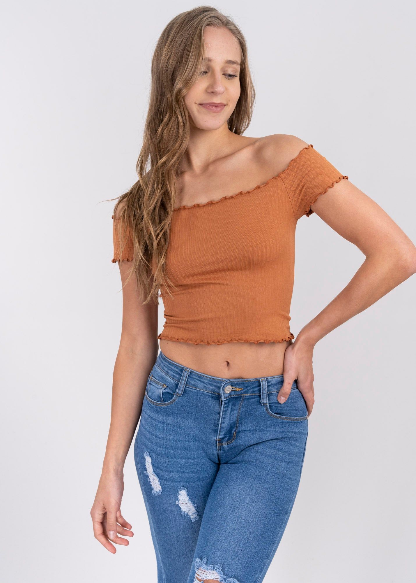 Top acanalado hombros descubiertos sold by Shasa