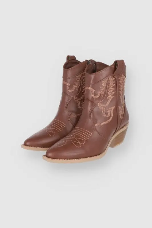 Bota Vaquera Pu Bordado sold by Shasa