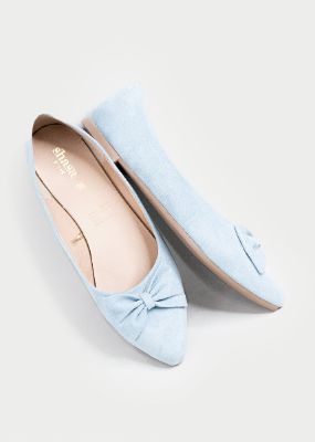 Flat puntal moño suede sold by Shasa