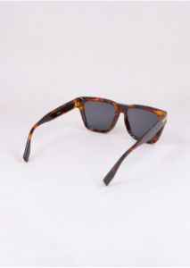 Lentes sol cuadrados carey sold by Shasa
