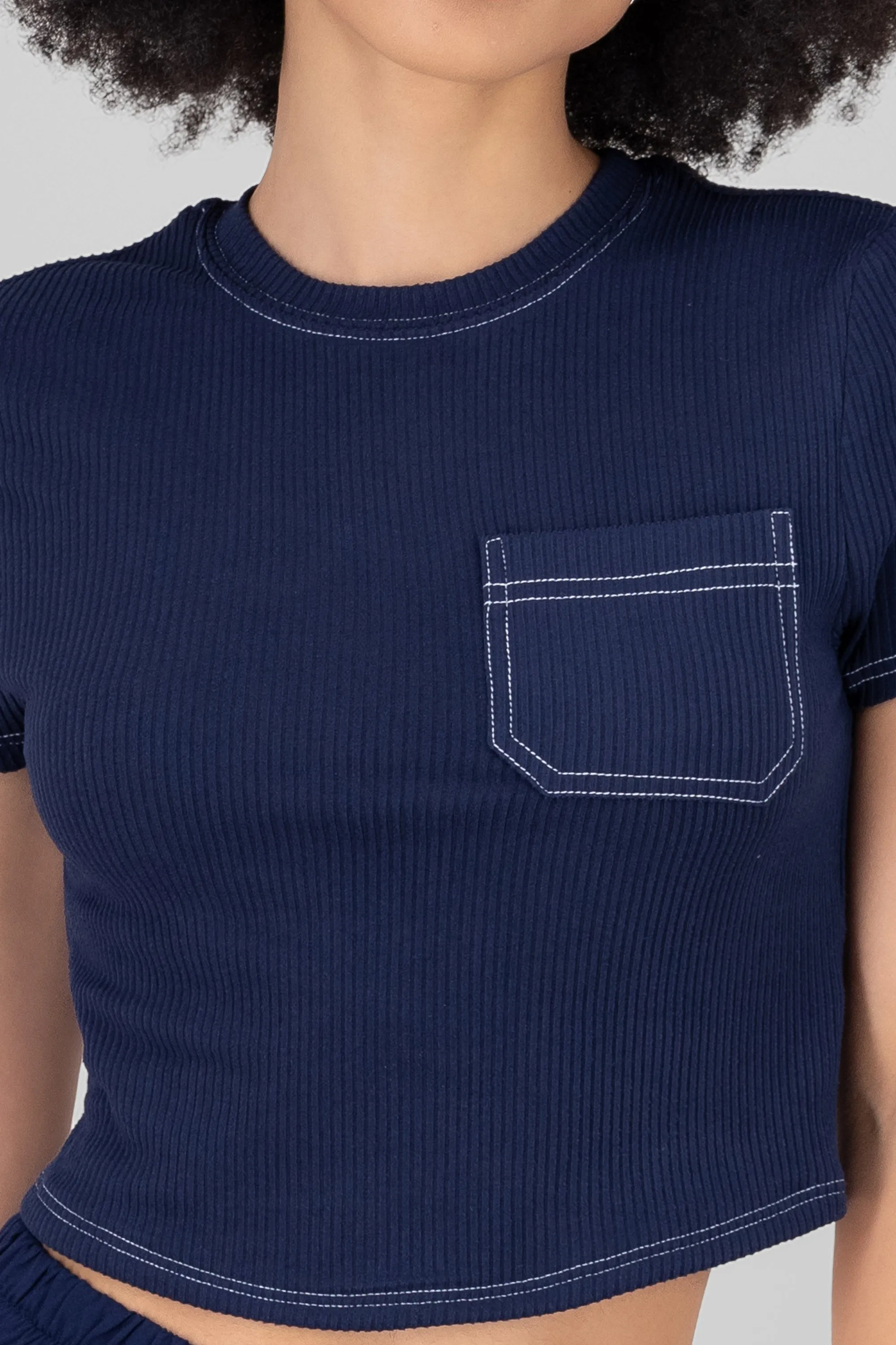 T-shirt crop costuras contraste sold by Shasa product image thumbnail 5