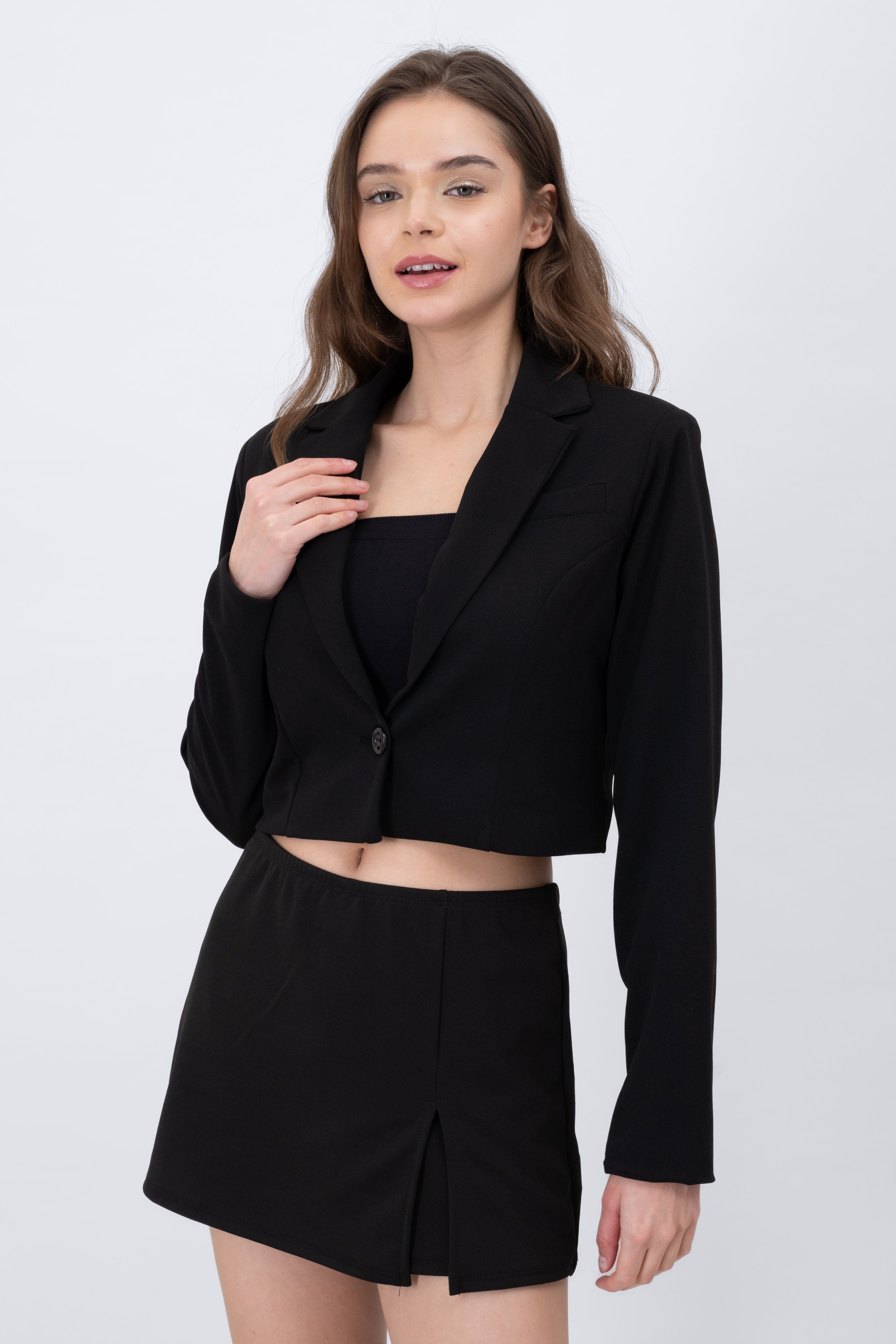 Blazer Crop Detalle Boton sold by Shasa