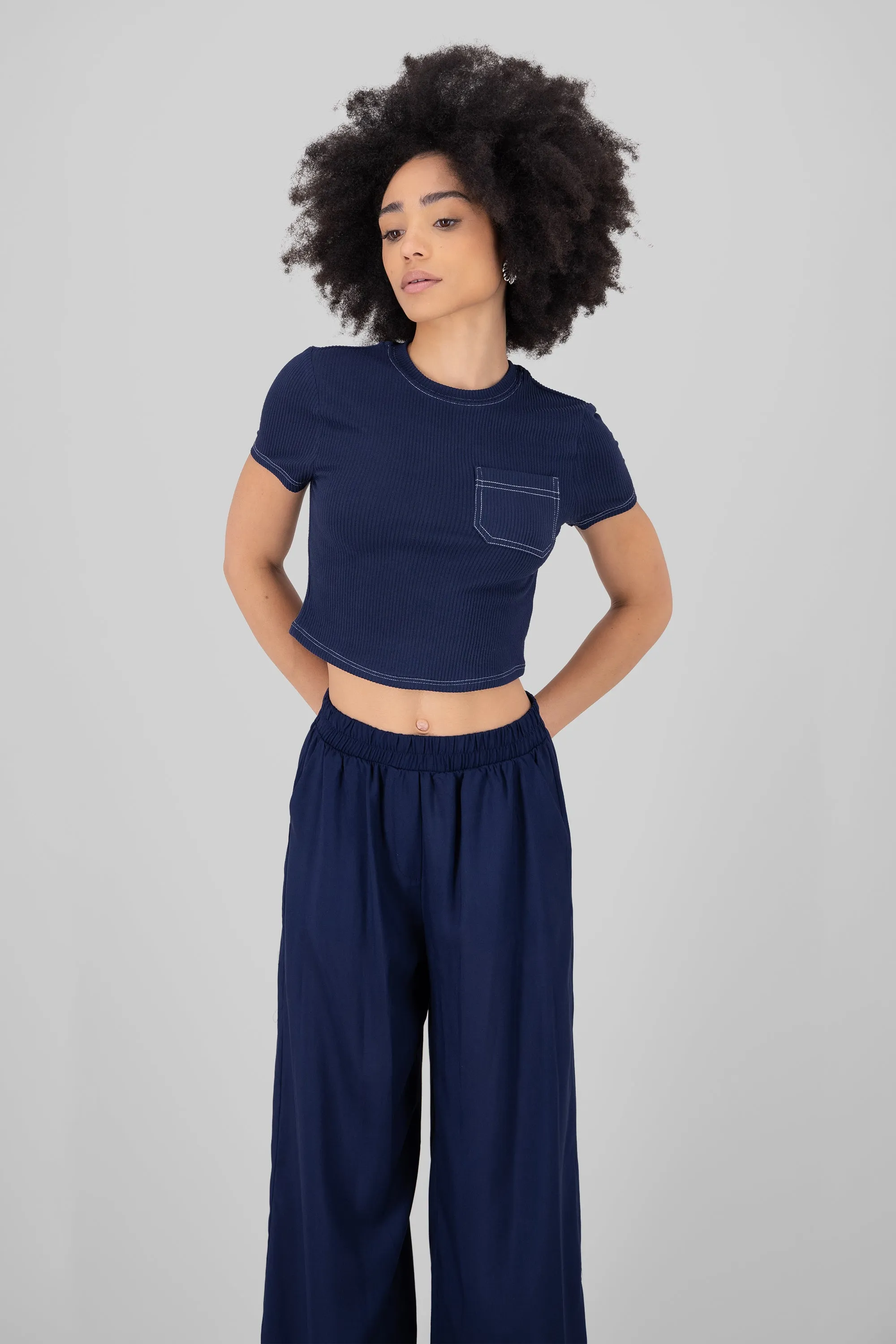 T-shirt crop costuras contraste sold by Shasa product image thumbnail 2